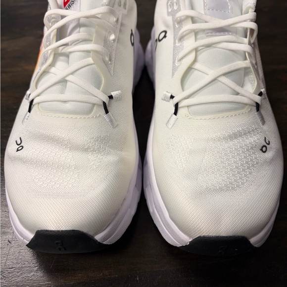 On Running Women’s  White Cloudtilt Athletic Shoes size 7 - Picture 2 of 6